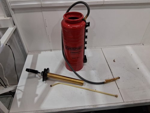 CHAPIN PROFESSIONAL INDUSTRIAL CONCRETE OPEN HEAD PUMP SPRAYER - 3.5gal - red/black (model:19494) image 3