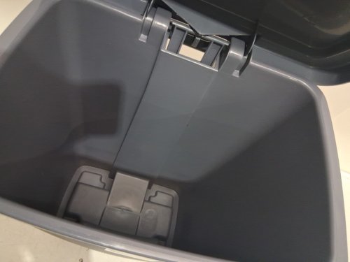 rubbermaid interior Plastic garbage bin with pedal- 31L - 19.3" X 14.5" X 11.7" - grey (model: 0281061) image 4