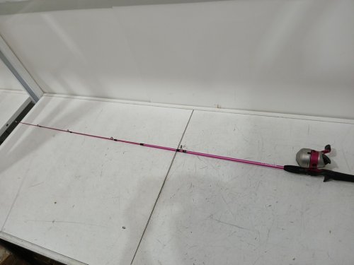 ladies Zebco 33 spincast reel and rod combo fiberglass - right hand 6ft - Black/pink image 2