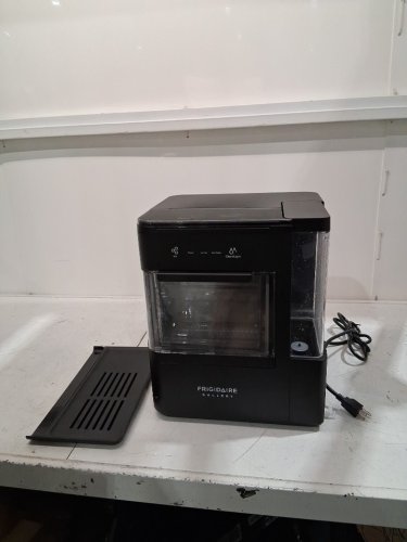 Frigidaire Gallery 38 lbs. Countertop Nugget Ice Maker-easy crush ice-Black (model: efic264-black) image 3
