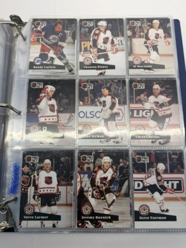 550 APPROX ASSSTD NHL PRO SET 1990 HOCKEY CARDS image 4