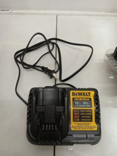 DEWALT 20V MAX* 6-1/2" Circular Saw Kit, with 5.0-Ah battery and charger (model: DCS391P1) image 8