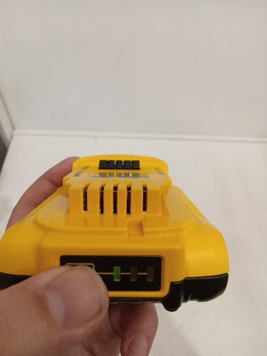 DEWALT 20V MAX 2.0AH COMPACT LI-ION BATTERY PACK **BATTERY ONLY** - YELLOW (MODEL: DCB203) image 2