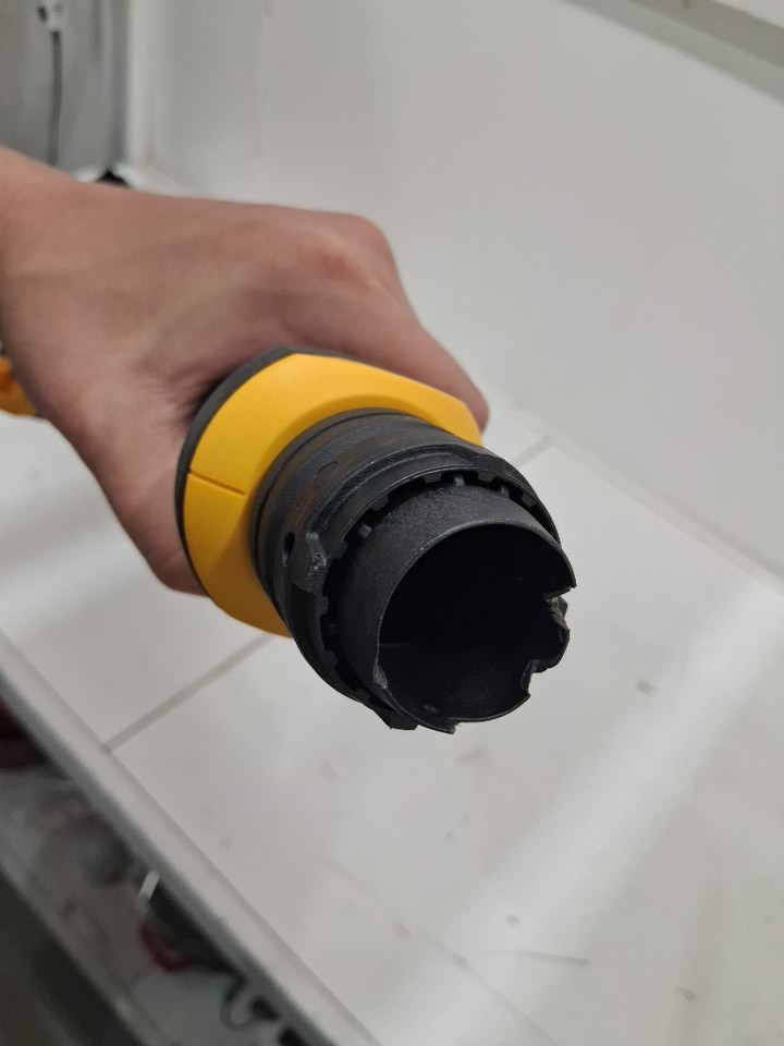 DEWALT 20v CORDLESS DRYWALL SANDER **TOOL ONLY** (MODEL: DCE800B) image 8