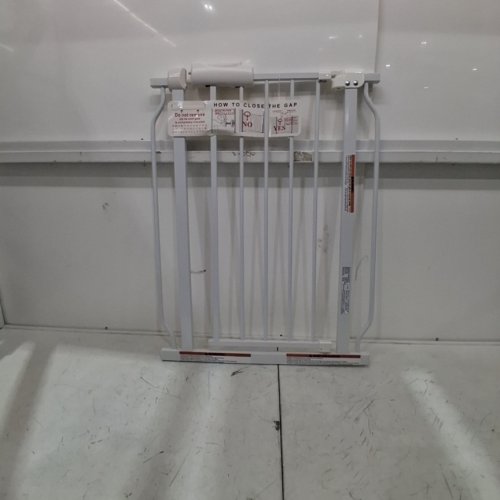 adjustable safety gate -26"x31" -white image 2