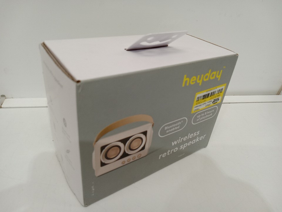 heyday wireless Bluetooth retro speaker with carrying strap - 8 hour battery life - Cream / Black (Model: 008 03 0107) image 2