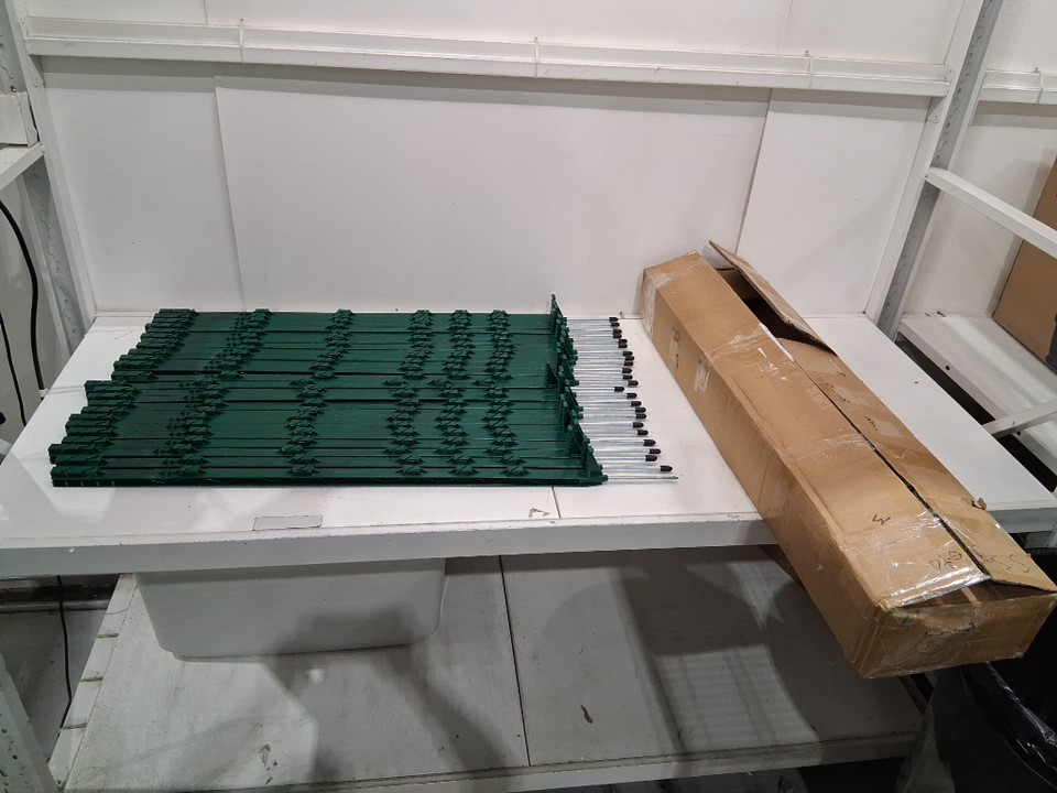 24pk noliven step-in electric fence post - 41" - green (model: ‎Noliven-RGB-G1K-ALN) image 2