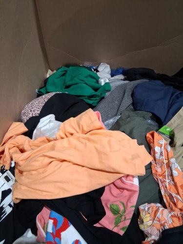 assorted MIXED Clothes MYSTERY PALLET - VARIOUS clothes and sizes - aprox 300+ (PALLET #3) image 7