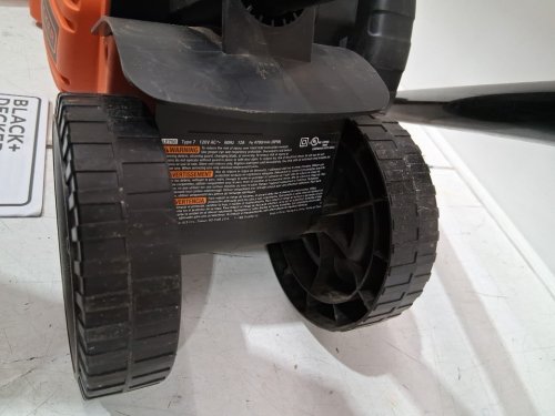 BLACK+DECKER EDGE HOG 2-1/4 HP CORDED ELECTRIC LANDSCAPE EDGER AND TRENCHER (model:LE750) image 5