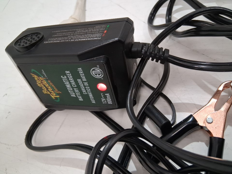 Battery Tender Junior Battery Charger - 12V - 800mA - black (Model: 022-0328) image 2