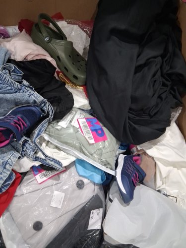 assorted MIXED Clothes MYSTERY PALLET - VARIOUS clothes and sizes - aprox 300+ (PALLET #2) image 6