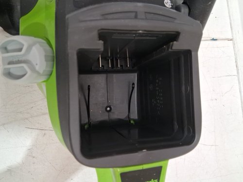 GREENWORKS PRO CORDLESS CHAINSAW *TOOL ONLY* - 40V - 16"- GREEN/BLACK (MODEL: 2000800/CSF401) image 8