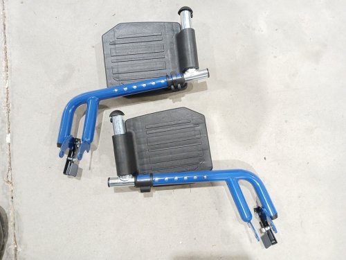 Drive Medical Single Axle Blue Streak Wheelchair, flip Back Desk Arm, swing Away Footrests - 18" - Blue (BLS18FBD-SF) image 7