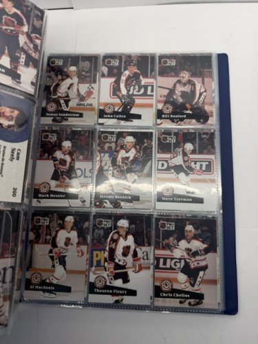 550 APPROX ASSSTD NHL PRO SET 1990 HOCKEY CARDS image 12