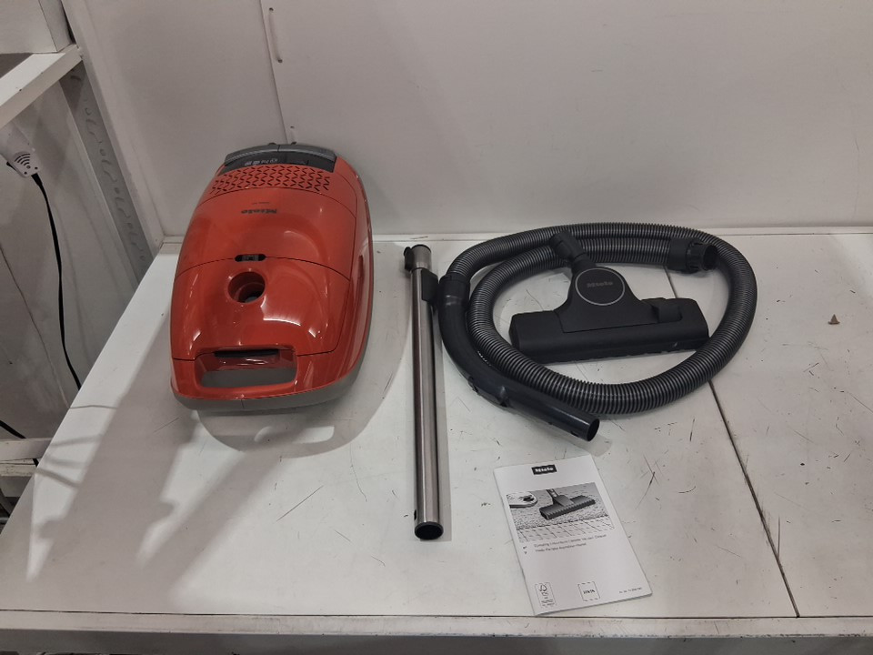 MIELE guard M1 canister vacuum cleaner - terra red (model: svwe0) image 4