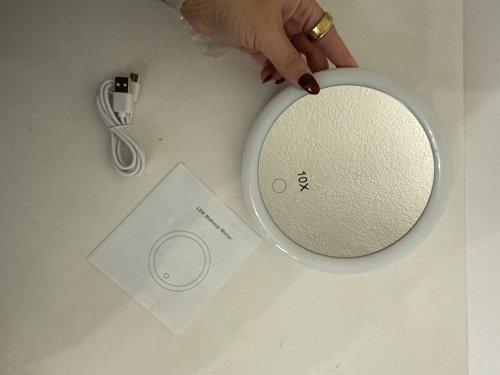 MAVORO BEAUTY ESSENTIALS 10X MAGNIFYING MIRROR, 6" ROUND, WITH SUCTION CUPS. image 3
