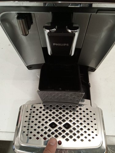 PHILIPS 3200 SERIES LATTEGO FULLY AUTOMATIC ESPRESSO MACHINE WITH BUILT-IN GRINDER & MILK FROTHER - BLACK/SILVER (MODEL: EP3246) image 5