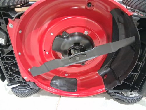 troy-bilt Self-Propelled walk behind Lawn Mower - 20OZ engine oil capacity - 159cc - 21" deck cutting width - black/red (model:12A-B2MR563) image 8