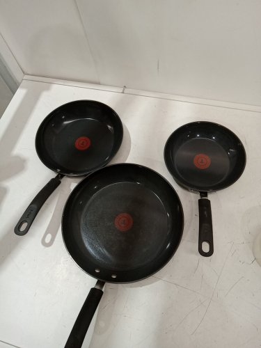 3pc T-fal Elite ceramic non-stick skillet set - 8"/9.75"/11.25" - Black/red (model: 8899888) image 3