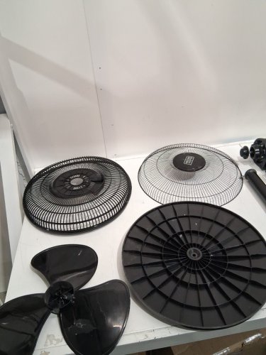 BLACK + DECKER STAND FAN WITH REMOTE - 16" Diameter - BLACK (MODEL: BFSR16B-01) image 3