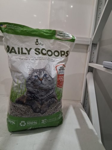 CAT LOVE DAILY SCOOPS RECYCLED PAPER CAT LITTER - 25LBS image 2