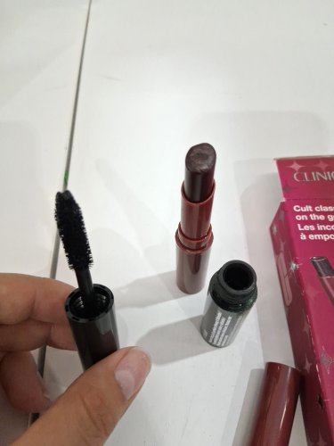 2pc clinique cult classics on the go set - almost lipstick black honey / high impact mascara black image 4