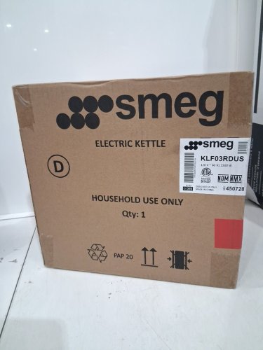SMEG 50'S RETRO STYLE KETTLE WITH 360° SWIVEL BASE - 1.7L - RED (MODEL: KLF03RDUS) image 2