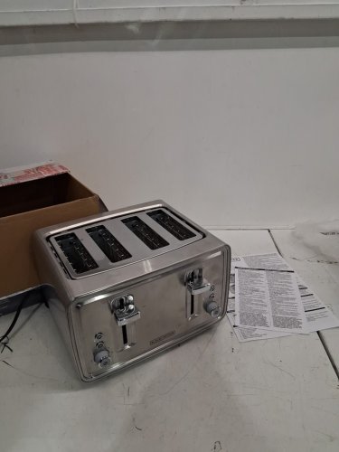 BLACK+DECKER 4 Slice toaster - Extra Wide Slots for Bagels and Artisan Breads - Stainless Steel- (model:TR4900SSD) image 3