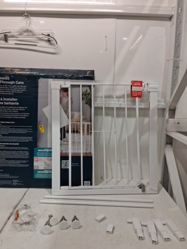 SAFETY 1ST EASY INSTALL WALK THROUGH BABY GATE - 29" - 38" X 28" - WHITE (MODEL: GA105CWHOF2) image 2