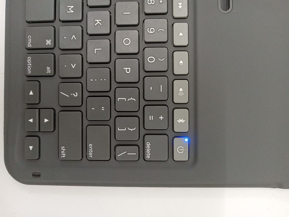 zagg messenger folio 2 bluetooth laptop style keyboard for iPad 10th Gen - Black image 4