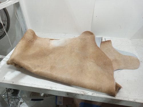 LUXURY indoor genuine cowhide leather rug - 5ft x 7ft - BEIGE PALOMINO SPECKLED (model: s5301pe-speckled) image 3