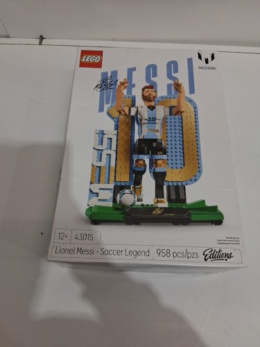958PC LEGO LIONEL MESSI – SOCCER LEGEND SET (MODEL: 43015) image 2