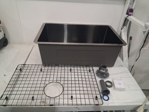 Yutong Undermount Single Bowl Sink with grid and strainer - 28" x 18" x 10" - black image 5