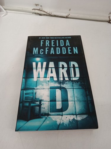 (paperback) Ward D: A gripping psychological thriller by Freida McFadden image 2