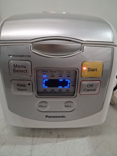 PANASONIC DIGITAL RICE COOKER - 4 CUP - WHITE - (Model: SR-ZC075W) image 4
