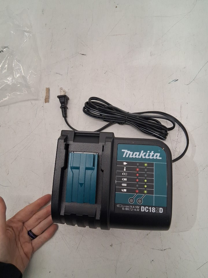 Makita  Battery Charger for Li-Ion Batteries  (model: DC18SD) image 2