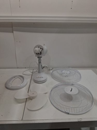tooltech 3-speed oscillating desk fan - 12" - white (model: 100075) image 2