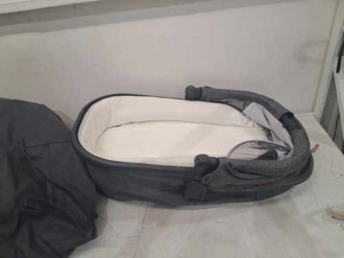UPPAbaby Bassinet V3 - Compatible with Vista, Cruz, Ridge Strollers - 20lbs max - Charcoal Merino Wool, Black Leather - (model: 0903-bas-na-clm) image 4