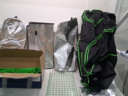 VIVOSUN 2-IN-1 GROWING TENT WITH REFLECTIVE MYLAR - 48" x 60" x 80" - BLACK/GREEN (MODEL: D548) image 3