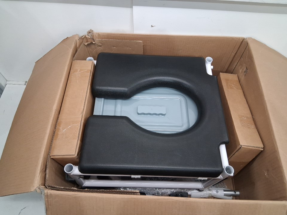 VEVOR Shower Commode Wheelchair with 4 Lockable Wheels - 5L - 39.5" - BLACK/WHITE (model:FBL735200) image 3