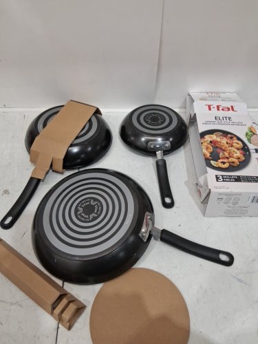 3pc tfal ceramic non-stick skillet set - 8'', 9'', 11'' - black/red (Model :  8899888) image 4