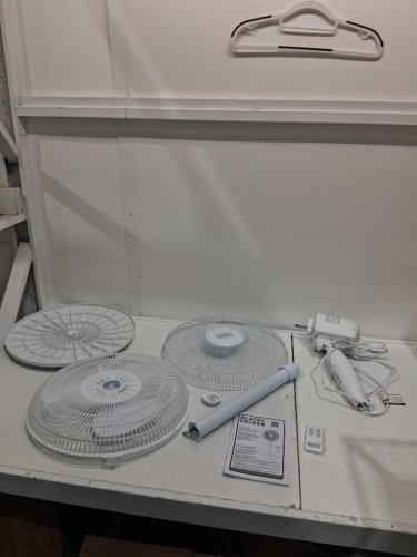 BLACK + DECKER 3-SPEED OSCILLATING STANDING FAN - 16" - WHITE (MODEL: BFSR16W) image 3