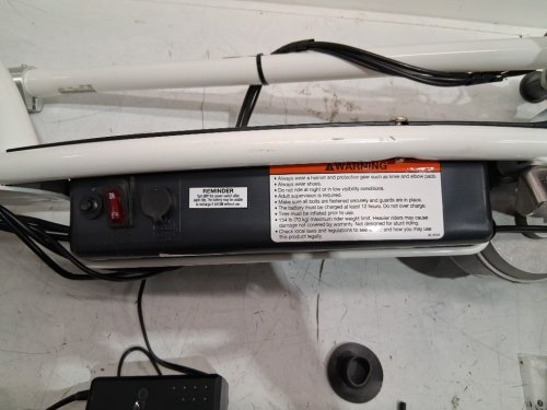 Razor e200 Electric Scooter - white / red (13112410) image 7
