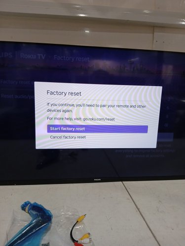 PHILIPS 7676 SERIES QLED FULLHD 1080P ROKU TV - 43" - BLACK - (MODEL: 43PQF7676/F6) image 15
