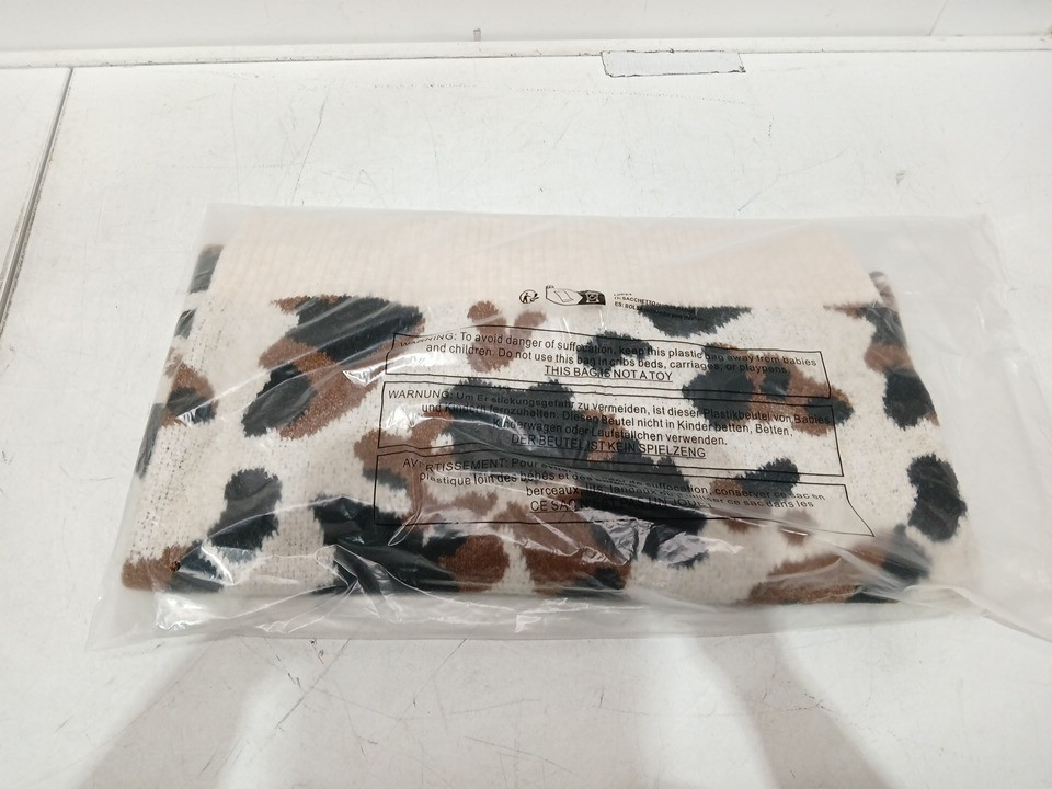 b.young women's pullover cow print sweater - small - cream/brown/black (style: 20818177) image 3