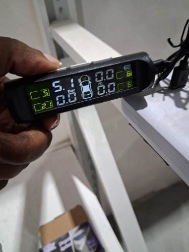 Wireless Solar Tire Pressure Monitoring System with LCD Display, 6 Alarm Modes, 4 External Sensors, Real‑Time Temp/Pressure, Dual Charging for Cars & SUVs image 4