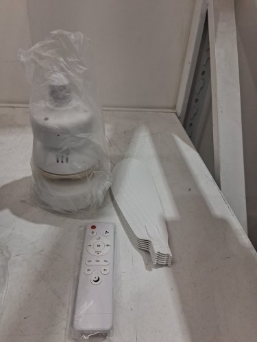Socket Ceiling Fan with Light and Remote - 3000K-6500K - 20" - WHITE image 3