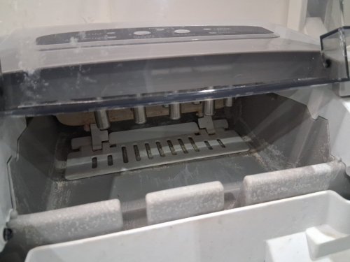 Frigidaire Stainless Steel Countertop Ice Maker with 26 lb/Day bullet ice - Silver (model: EFIC127-SS-SC-EP) image 8