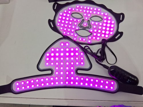 2pc led light therapy mask set for face and neck - 7 colour modes - black/yellow image 11