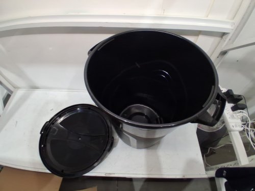 United solutions plastic outdoor garbage can with lid- 32gal - 22" x 22" x 30.8" - black (model: ti0084) image 4